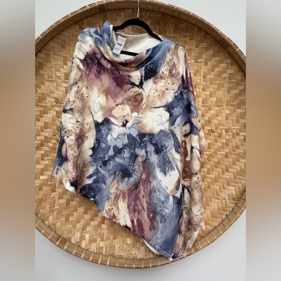 Chico’s - NWOT Abstract Print Women's Poncho - Picture 2 of 4
